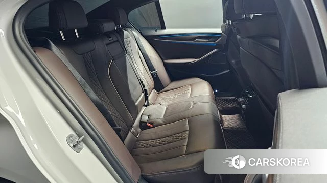 BMW 5 Series (G30) 2021 Белый из Кореи, фото 2
