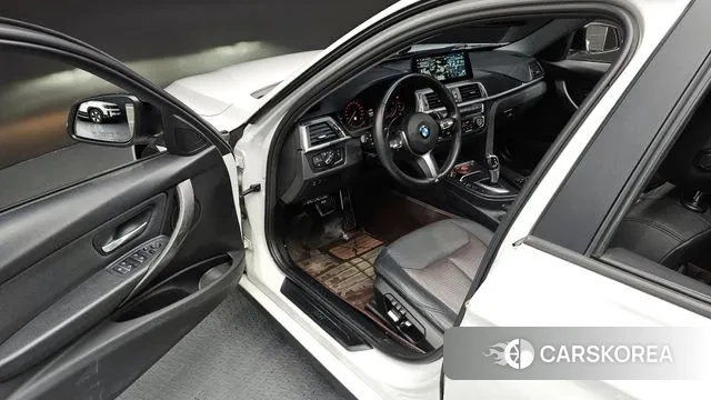 BMW 3 Series (F30) 2018 Белый из Кореи, фото 2