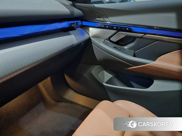 BMW 5 Series (G60) 2025 Серебристо-серый из Кореи, фото 2