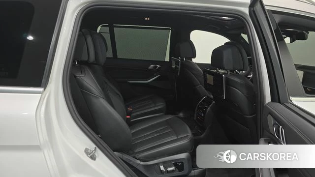 BMW X7 (G07) 2022 Белый из Кореи, фото 2
