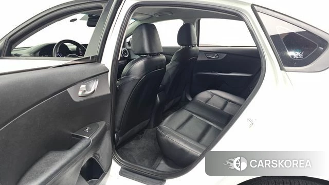 Kia The New K3 2nd generation 2021 Белый из Кореи, фото 2