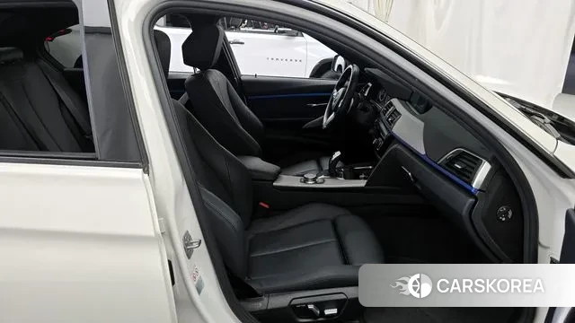 BMW 3 Series (F30) 2018 Белый из Кореи, фото 2