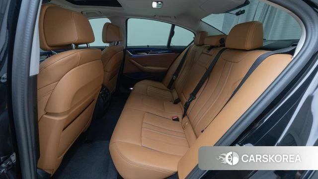BMW 5 Series (G30) 2023 Черный из Кореи, фото 2