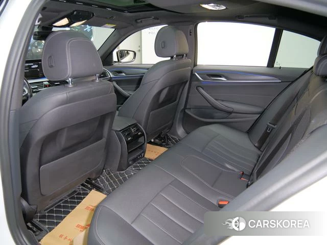 BMW 5 series (imported) 2021 Белый из Китая, фото 2