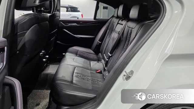BMW 5 Series (G30) 2019 Белый из Кореи, фото 2