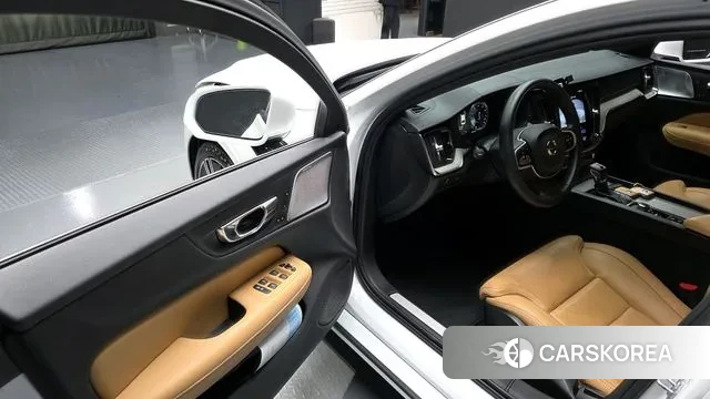 Volvo S60 3rd generation 2020 Белый из Кореи, фото 2