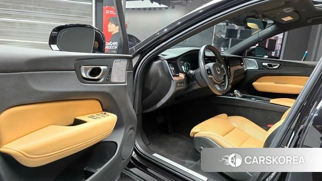 Volvo XC60 second Generation 2021 Черный из Кореи, фото 2