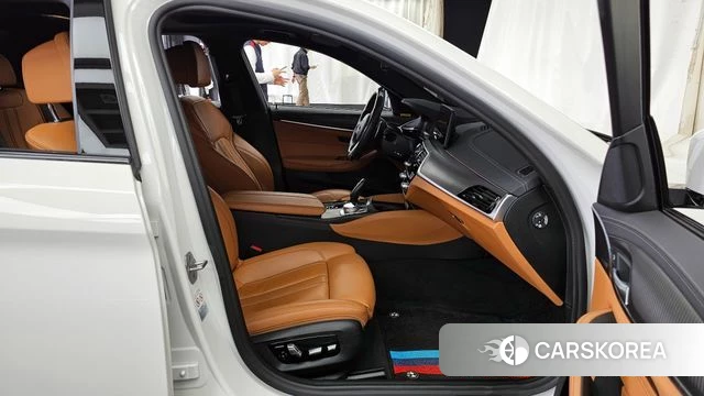 BMW 5 Series (G30) 2020 Белый из Кореи, фото 2