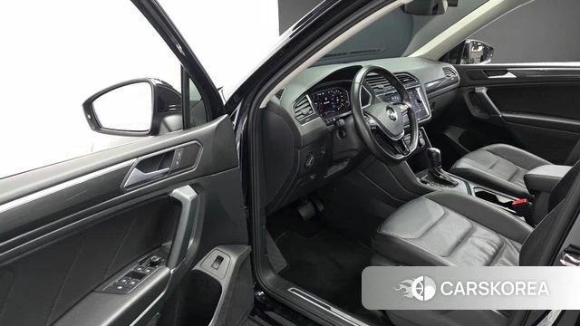 Volkswagen Tiguan Allspace 2020 Черный из Кореи, фото 2