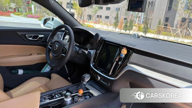 Volvo V60 Cross-Country 2nd Generation 2019 Белый из Кореи, фото 2