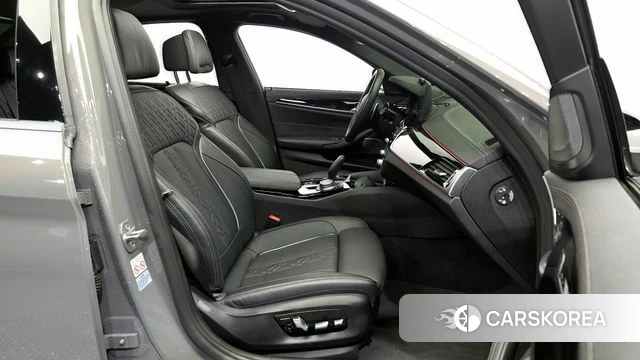 BMW 5 Series (G30) 2022 Серый из Кореи, фото 2