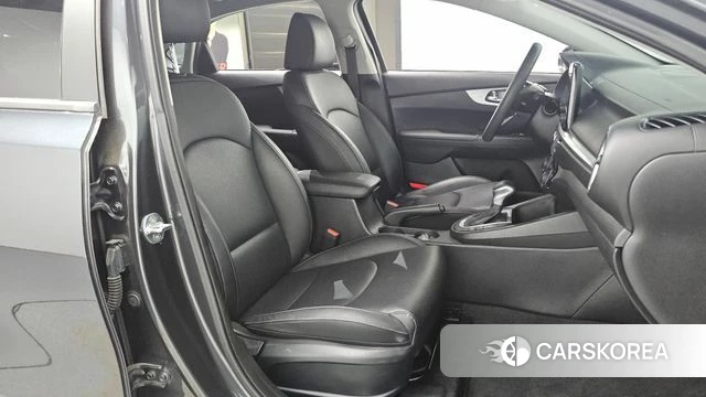 Kia The New K3 2nd generation 2021 Серый из Кореи, фото 2