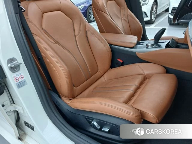 BMW 5 Series (G30) 2018 Белый из Кореи, фото 2