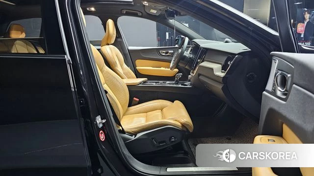Volvo XC60 second Generation 2018 Черный из Кореи, фото 2