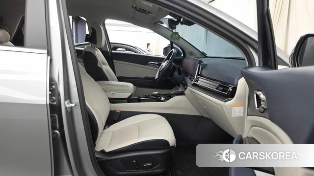 Kia Sportage 5th Generation Hybrid 2024 Серебристо-серый из Кореи, фото 2