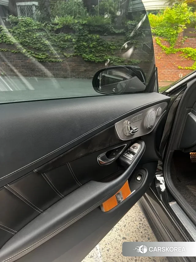 Mercedes-Benz C-Class W205 2018 Черный из Кореи, фото 2