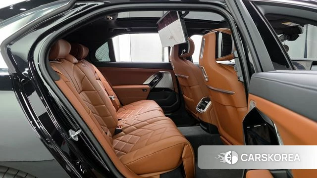 BMW 7 Series (G70) 2025 Черный из Кореи, фото 2