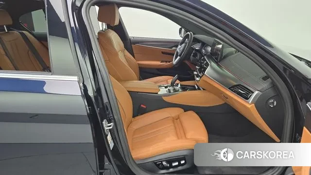 BMW 5 Series (G30) 2022 Черный из Кореи, фото 2