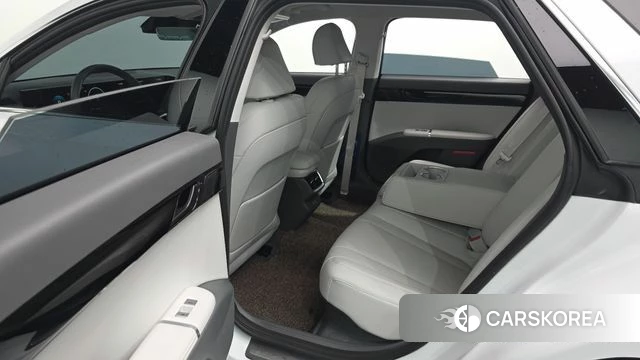 Hyundai Grandeur Hybrid (GN7) 2025 Белый из Кореи, фото 2