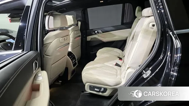 BMW X7 (G07) 2024 Черный из Кореи, фото 2