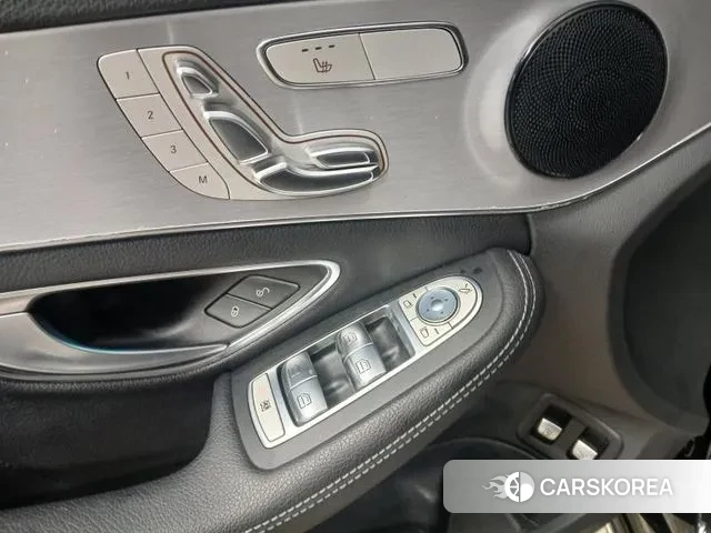 Mercedes-Benz C-Class W205 2018 Черный из Кореи, фото 2