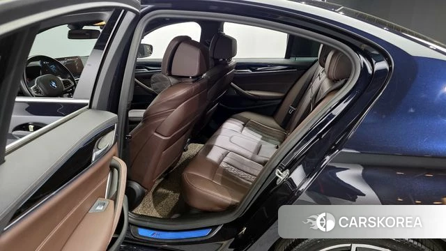 BMW 5 Series (G30) 2021 Черный из Кореи, фото 2