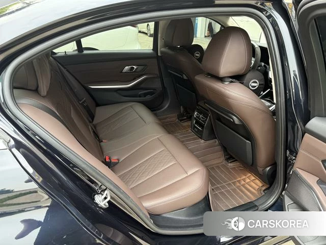 BMW 3 series 2022 Черный из Китая, фото 2