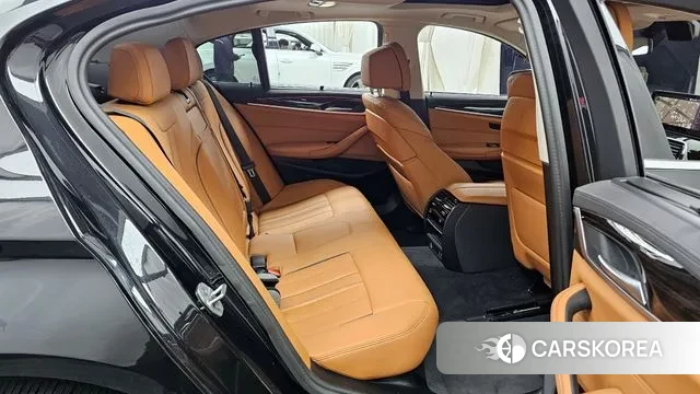 BMW 5 Series (G30) 2023 Черный из Кореи, фото 2