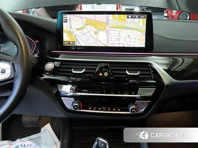 BMW 5 Series (G30) 2023 Серый из Кореи, фото 2