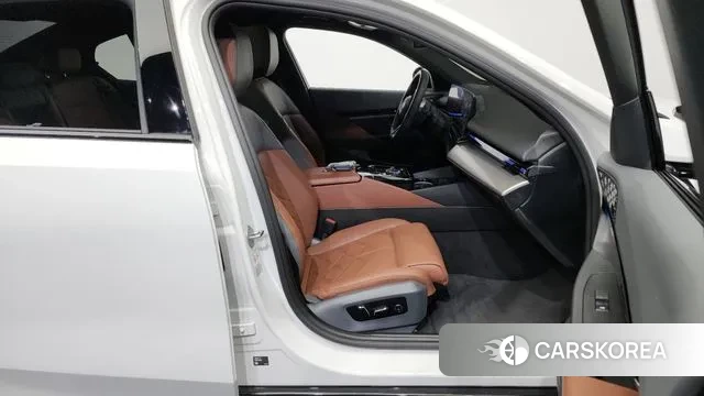 BMW 5 Series (G60) 2024 Белый из Кореи, фото 2