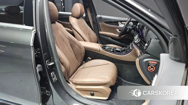 Mercedes-Benz E-Class W213 2023 Серый из Кореи, фото 2