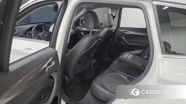 BMW X1 (F48) 2021 Белый из Кореи, фото 2