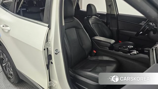 Kia Sportage 5th Generation Hybrid 2024 Белый из Кореи, фото 2