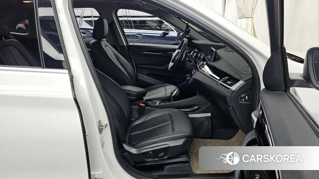 BMW X1 (F48) 2022 Белый из Кореи, фото 2