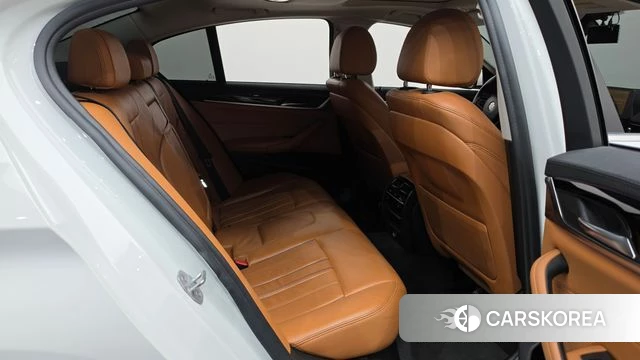 BMW 5 Series (G30) 2018 Белый из Кореи, фото 2