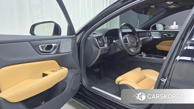 Volvo S60 3rd generation 2021 Черный из Кореи, фото 2