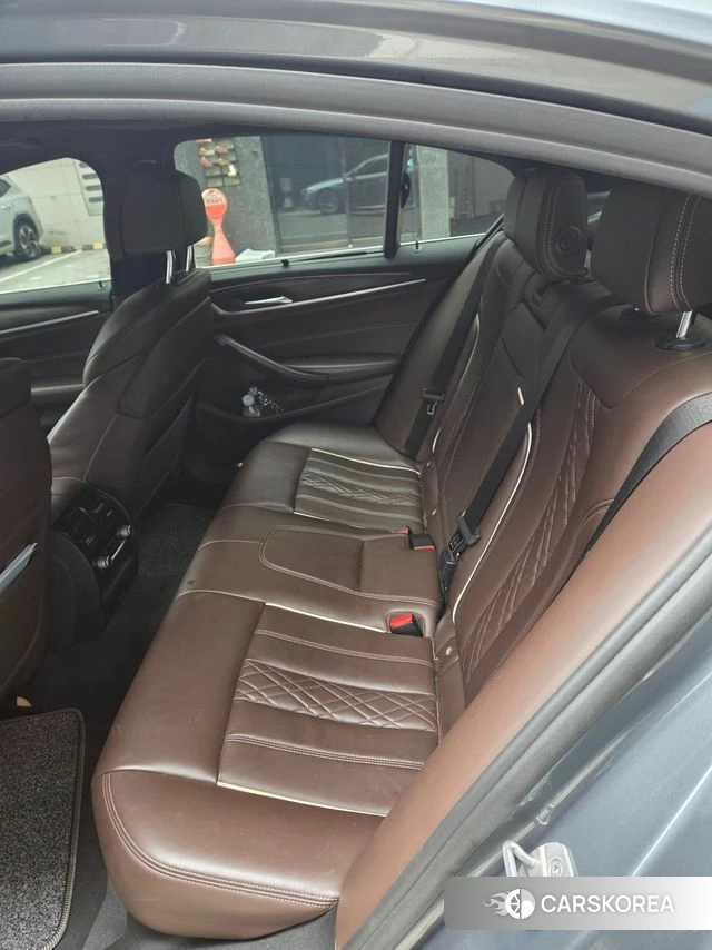 BMW 5 Series (G30) 2018 Серебристо-серый из Кореи, фото 2
