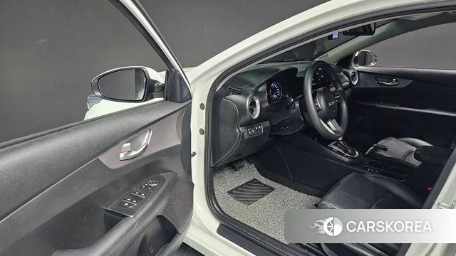 Kia The New K3 2nd generation 2021 Белый из Кореи, фото 2