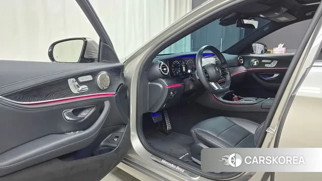 Mercedes-Benz E-Class W213 2020 Серебристо-серый из Кореи, фото 2