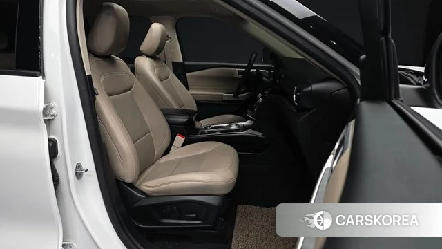 Ford Explorer 6th Generation 2021 Белый из Кореи, фото 2