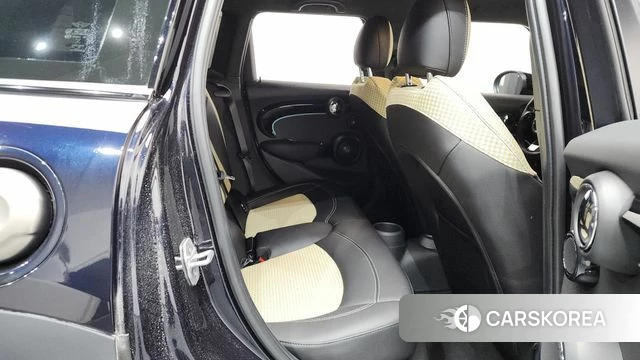 Mini Cooper S 2023 Черный из Кореи, фото 2