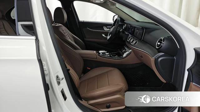 Mercedes-Benz E-Class W213 2020 Белый из Кореи, фото 2