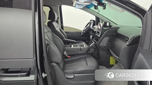 Hyundai Staria 2023 Черный из Кореи, фото 2