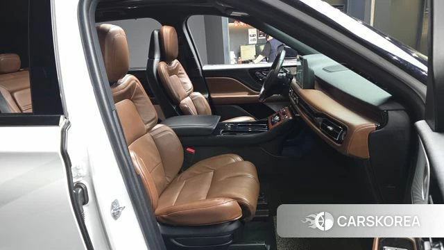 Lincoln Aviator 2nd generation 2022 Белый из Кореи, фото 2