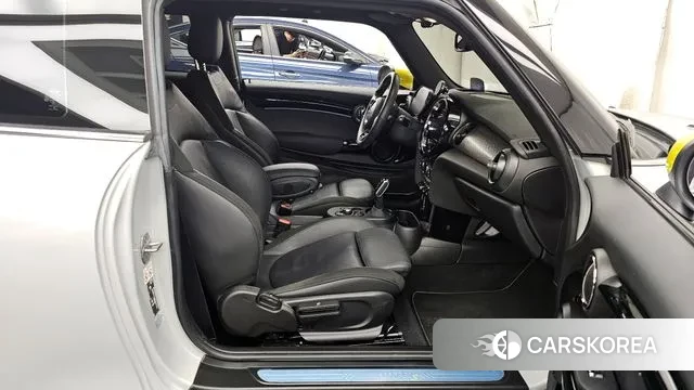 Mini Cooper Electric 2022 Серебряный из Кореи, фото 2