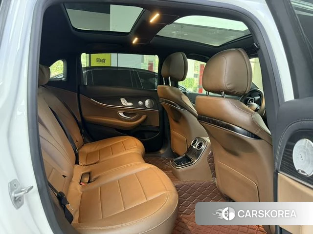 Mercedes-Benz E-class 2021 Белый из Китая, фото 2