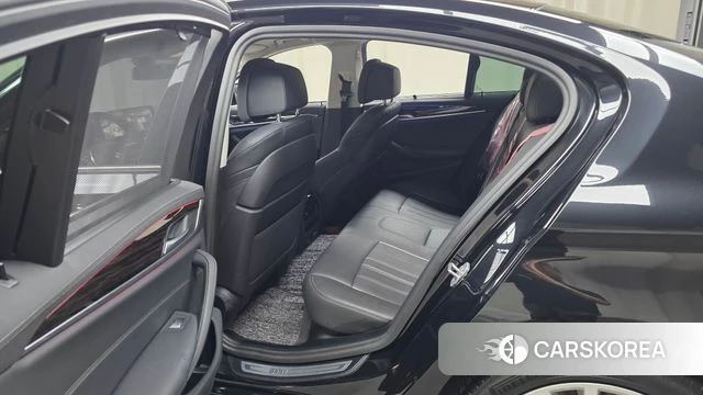 BMW 5 Series (G30) 2023 Черный из Кореи, фото 2