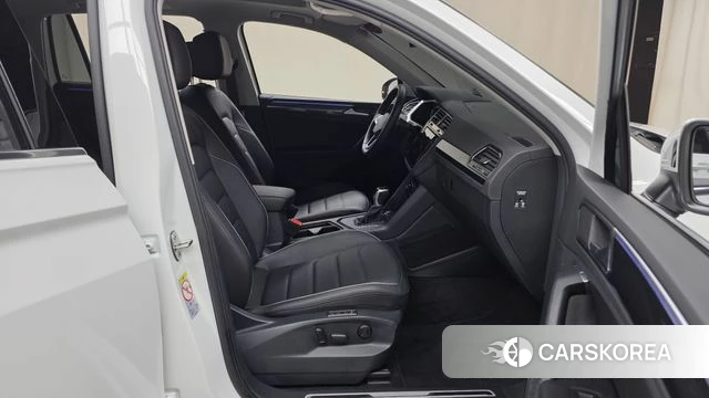Volkswagen Tiguan second Generation 2022 Белый из Кореи, фото 2