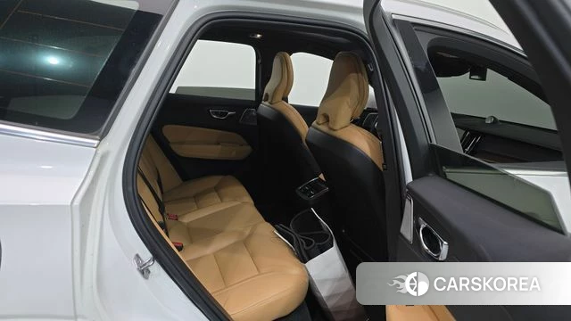 Volvo XC60 second Generation 2021 Белый из Кореи, фото 2
