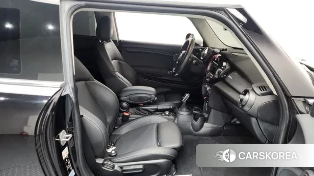 Mini Cooper 2019 Черный из Кореи, фото 2